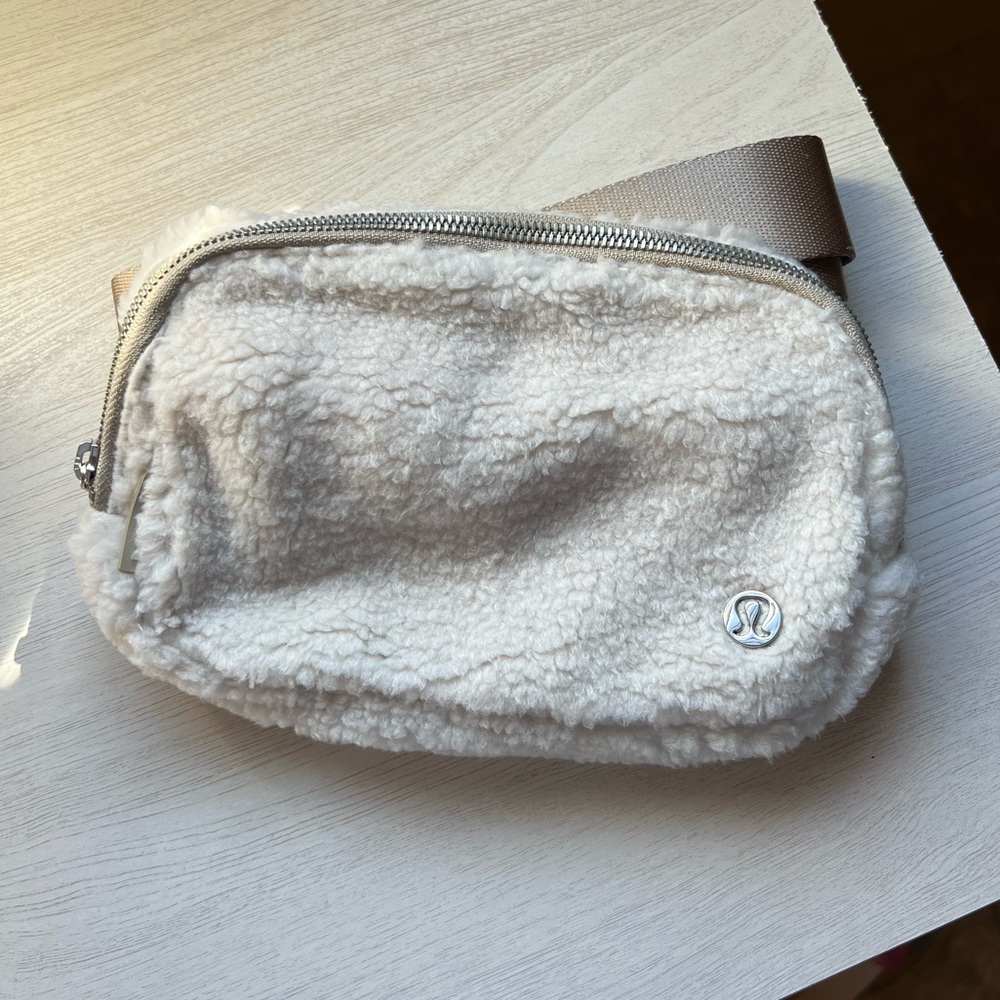 Lululemon Everywhere Belt Bag Fleece NWT